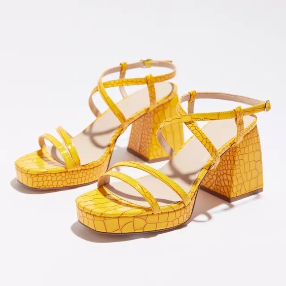 NEW Urban outfitters Olive Strappy Heels Sandals Sz 7 Croc yellow Block Summer - Picture 8 of 9